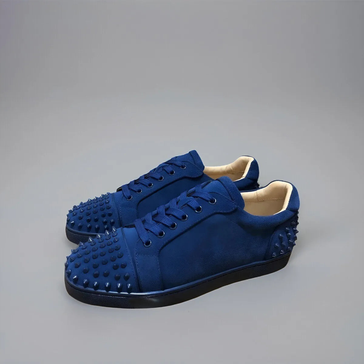 Luxury Low Top Rivet Design Toe Casual Shoes Blue Suede Couple Sneakers Red bottoms shoes for men Outdoor Walking Best Selling