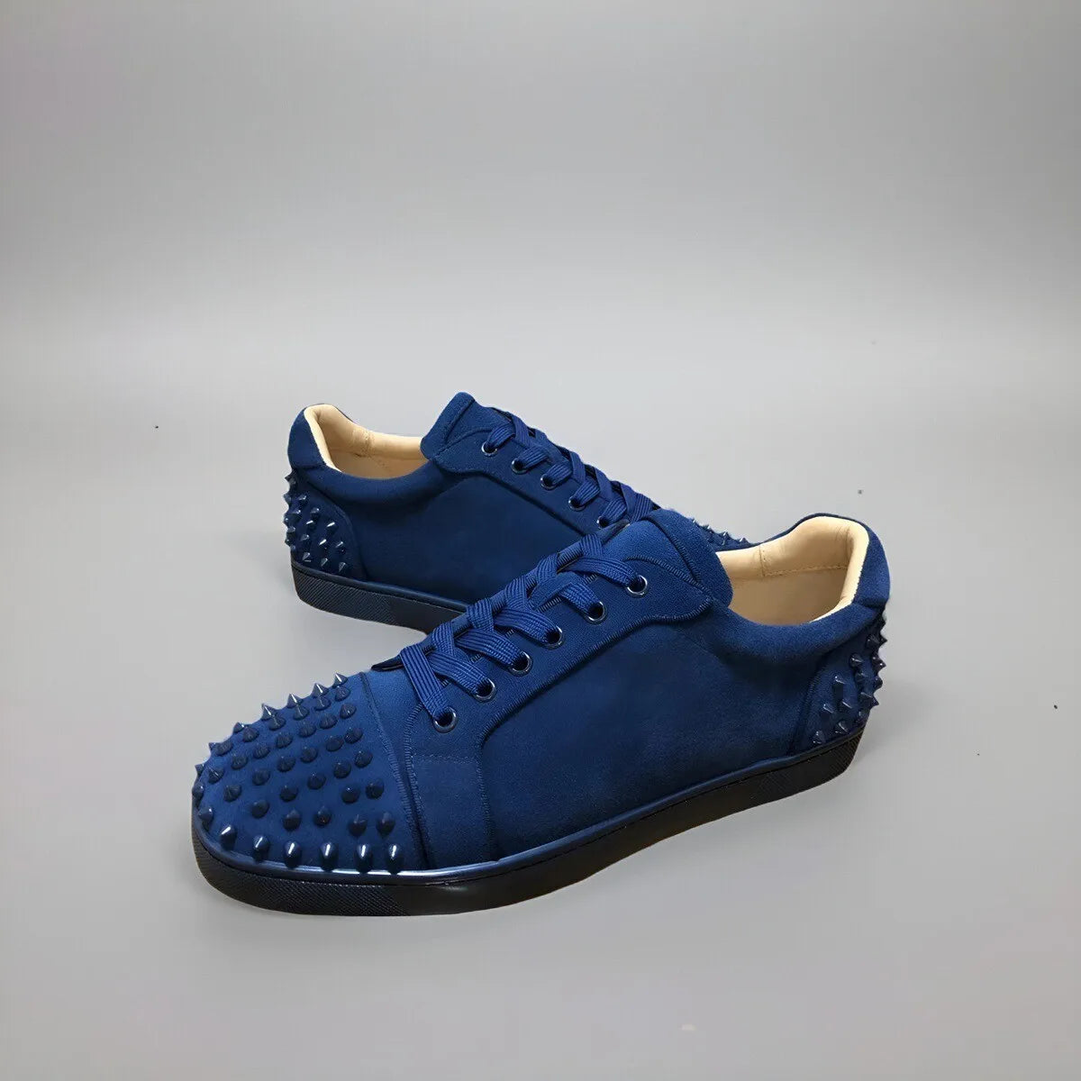 Luxury Low Top Rivet Design Toe Casual Shoes Blue Suede Couple Sneakers Red bottoms shoes for men Outdoor Walking Best Selling