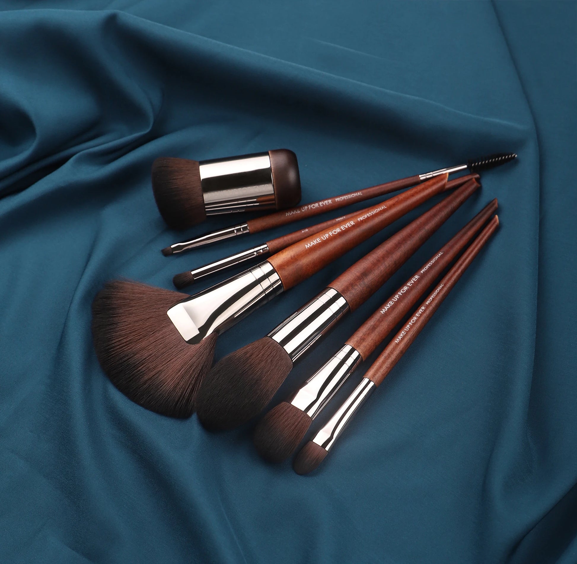 MUF Series Makeup Brush MUF124 Loose Powder Brush Soft Fiber Hair Brown Solid Wood Portable Exquisite Loose Powder Brush