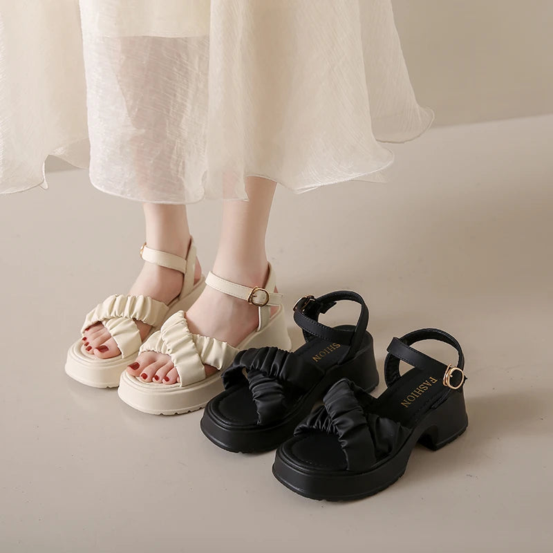 Fairy style thick soled sandals for women wearing summer 2024 new thick heels with fashionable beach shoes