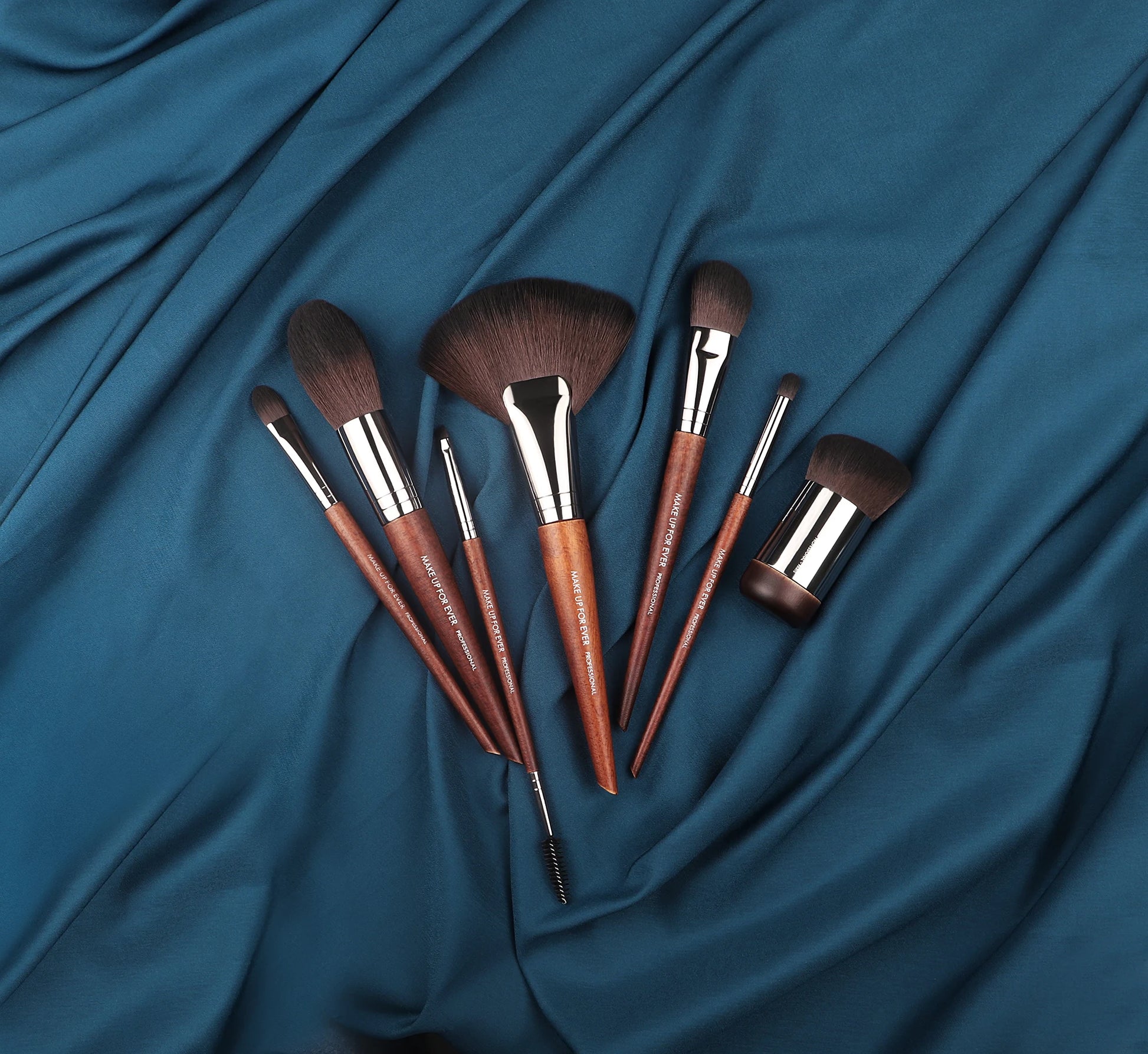 MUF Series Makeup Brush MUF124 Loose Powder Brush Soft Fiber Hair Brown Solid Wood Portable Exquisite Loose Powder Brush