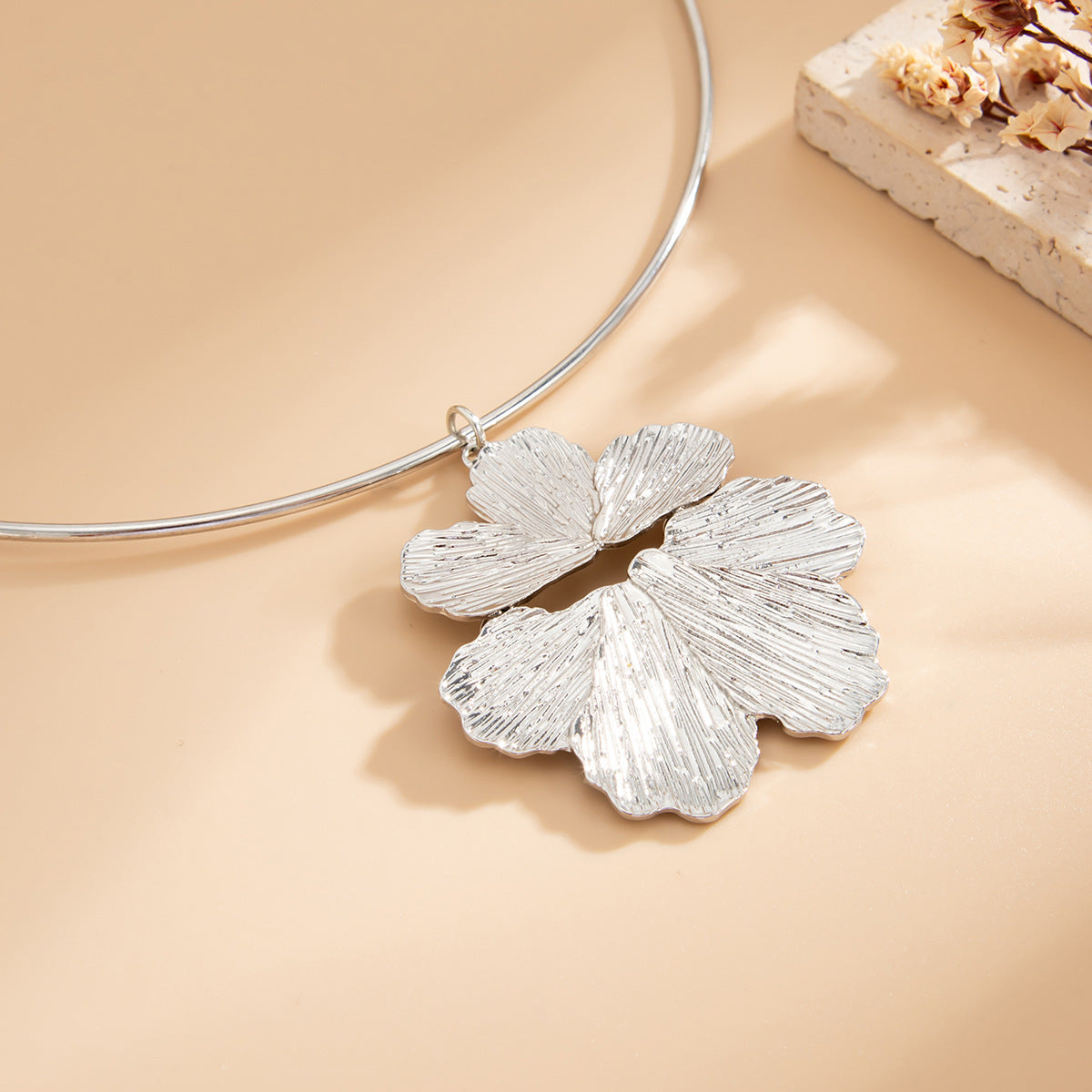 Ins Exaggerated Metal Beating Flower Collar - Your Shopify